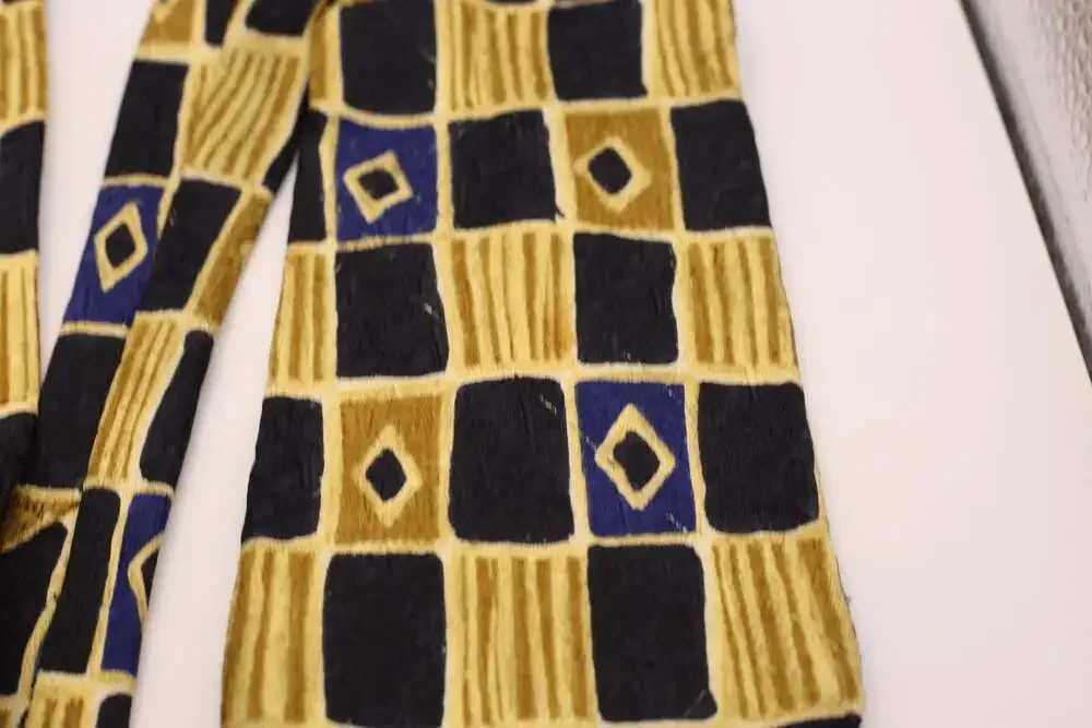 Colours by Alexander Julian Men's Geometric Pattern Silk Necktie Black Blue Gold